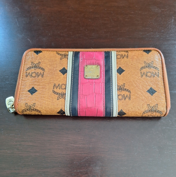 ✨ MCM Tan and Pink Wallet - Picture 10 of 10